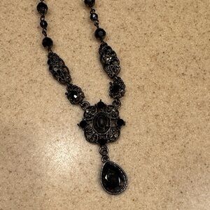 1928 Elegant Black Beaded Necklace